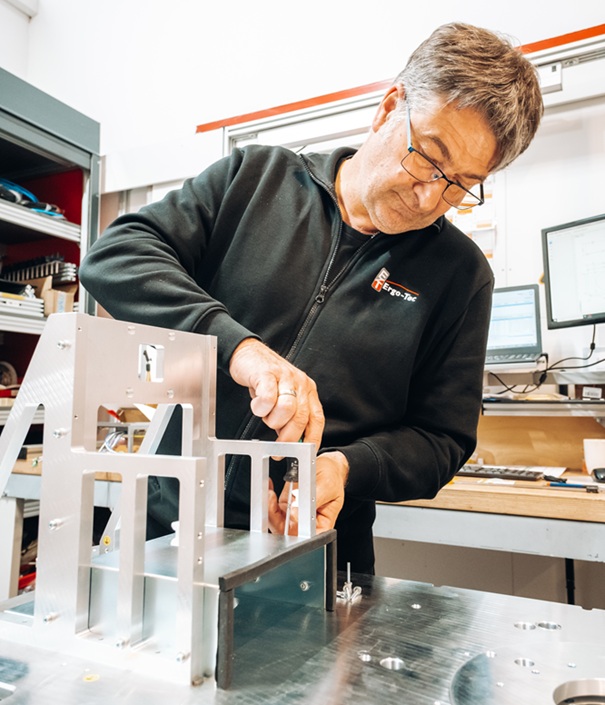 Mechanische Fertigung und Montage in der Produktion von Ergo-Tec